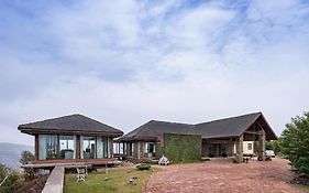 Lohonostays Villa Gold Mist